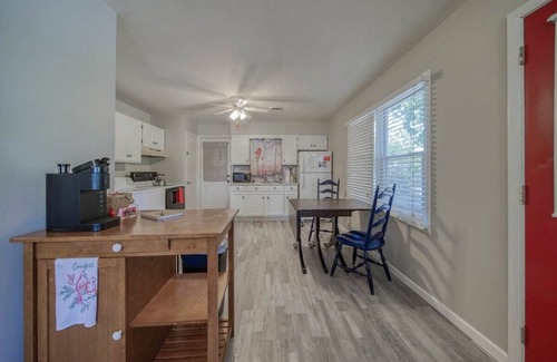 St. James Cottage | Cozy 2BR | Pet-Friendly | Garage Parking | Near Wineries & Route 66