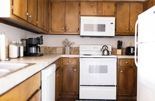 Mobile Apartment | Cozy 2BR Pet-Friendly Retreat | Charm Awaits