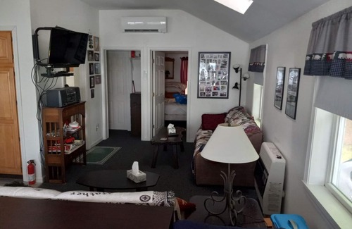 Lyman Cottage | Cozy 2BR Pondside Cottage