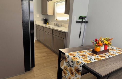 East Los Angeles House | Cozy 2BR retreat in Los Angeles near shops, dining, and local attractions