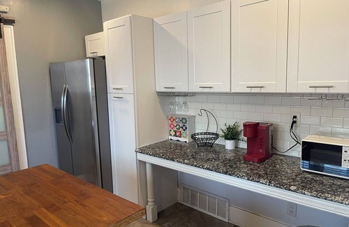 Brentwood House | Cozy 2BR Retreat-Sleeps 6-Beaches & Downtown