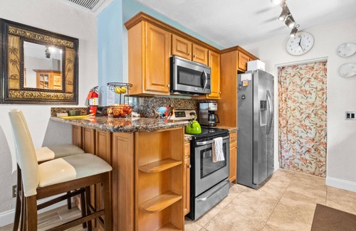 South Middle River Villa | Cozy 2BR Snowbird Home Near Wilton Manors