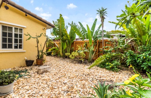 South Middle River Villa | Cozy 2BR Snowbird Home Near Wilton Manors