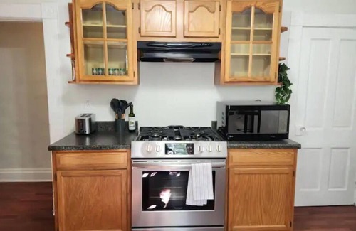 Old North Columbus House | Cozy 2BR w/Firepit By OSU & Hospital
