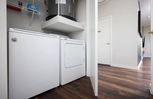 Near East Side Apartment | Cozy 2BR w/Pool, Gym Near Rvrwalk, Dome, Conv Ctr