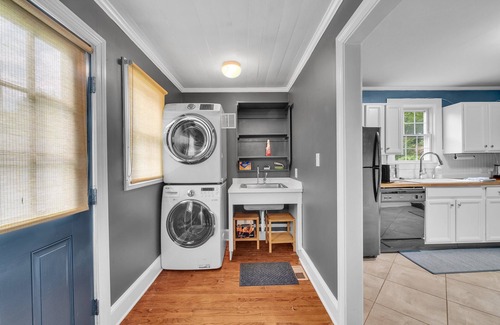 Charlotte House | Cozy 3/1 centrally located in the city. Perfect for families. Pet friendly!