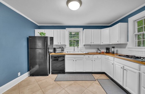 Charlotte House | Cozy 3/1 centrally located in the city. Perfect for families. Pet friendly!