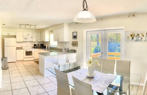 Florida Central Atlantic Coast House | Cozy 3/2, 5mins to Disney, 10 to Universal