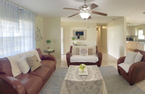 Florida Central Atlantic Coast House | Cozy 3/2, 5mins to Disney, 10 to Universal