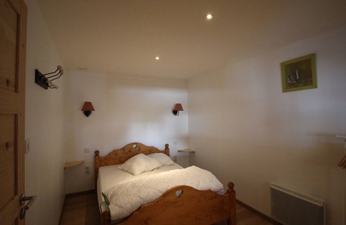 Valloire Apartment | Cozy 3* Apartment for 6, East-Facing with Terrace in Valloire, Close to Slopes and Amenities