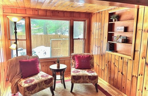 Minocqua Cabin | Cozy 3 b/r home w/quick access to snowmobile trails in the beautiful Northwoods