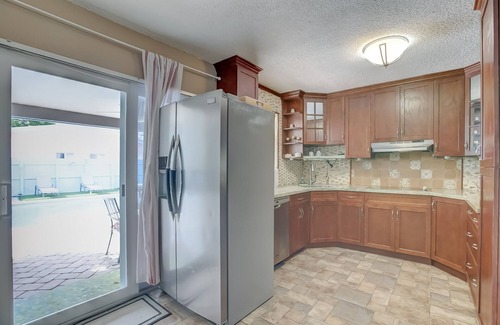 North Corals House | Cozy 3 bdr house is centrally located with heated pool