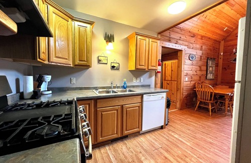 Warrens Cabin | Cozy 3-bdrm cabin in Warrens with AC WiFi and a beautiful view off the back deck
