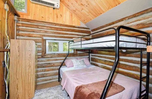 Havelock-Belmont-Methuen House | Cozy 3-Bdrm waterfront cottage with hot tub facing lake.