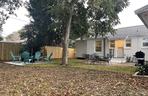 Warrington Cottage | Cozy 3 bed, 2 bath cottage 0.2 miles to boat ramp/waterfront trails Dog friendly