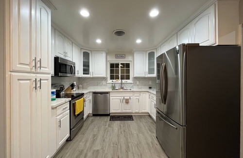 Fremont House | Cozy 3 bed-2 bath home with sunroom and access to parks and Class A retail 😊