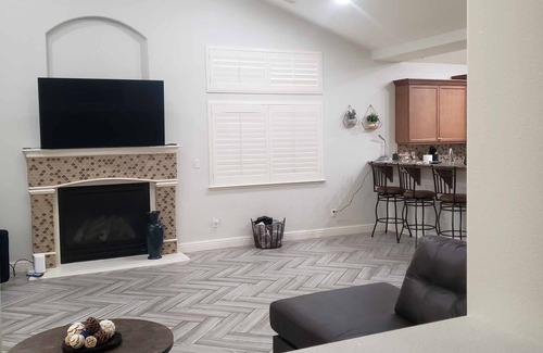 Raisin House | Cozy 3 Bed 2 Bath Home Woodward Park