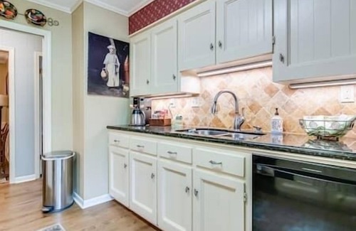 Lafayette House | Cozy 3 bed, 2 bath, plus an office space & a pool in midtown