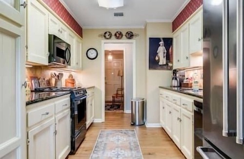 Lafayette House | Cozy 3 bed, 2 bath, plus an office space & a pool in midtown