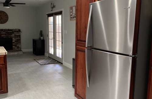 Fresno House | Cozy 3 bed/2 bath with a Brewery Feel Patio