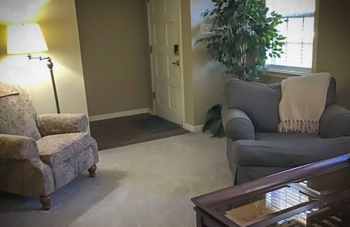 Ellendale House | Cozy 3 bed, 3 bath haven near Shelby Farms Park
