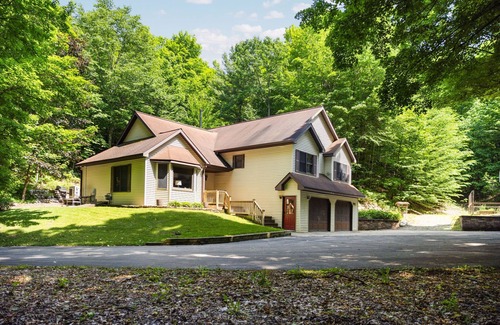 Traverse City House | Cozy 3 Bed 3 Bath located within minutes to Downtown Traverse City
