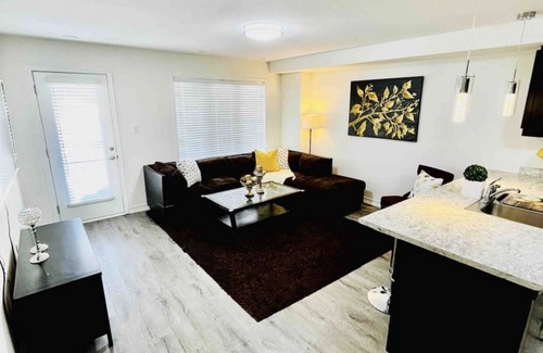 Halton Regional Municipality House | Cozy 3 Bed and 3 Bath family house(Entire House).