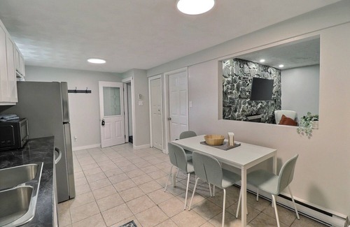 Moncton Apartment | Cozy 3 Bed Apt - 2 min from Moncton Hospital - Pet-Friendly!