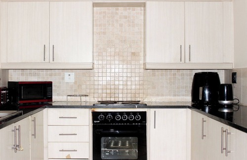 Greater Johannesburg Metropolitan Area Apartment | Cozy 3 Bed Duplex ,sleeps 6 With Double Bathroom