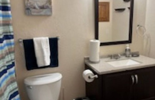 John T White House | Cozy 3 bed Home with Yard - Centrally Located - Minutes to Stadium