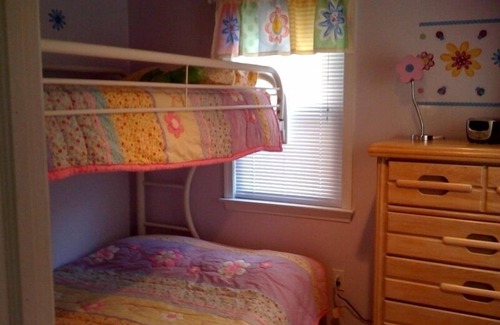 North End Condo | Cozy 3 Bedroom 1 1/2 Blocks to Beach & Amusements Pets Friendlyn
