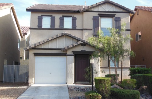 Rhodes Ranch House | Cozy 3 Bedroom 2.5 Bath Home West of Las Vegas Strip (Minimum stay 31 nights)