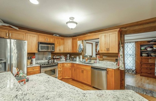 Graysville Cabin | Cozy 3-bedroom 2 bathroom cabin near Chattanooga. Firepit, spa, pool, fireplace.