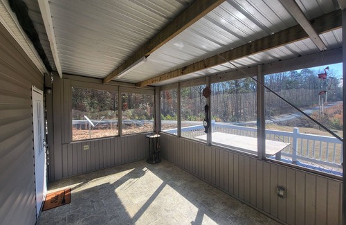 Negreet House | Cozy 3-bedroom 2 bath,5beds mobile home. Close to a boat launch. Covered parking