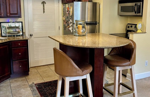 Oxford Condo | Cozy 3 Bedroom/2 Bath - less than 1 mile walk to UM Football/Baseball Stadium!