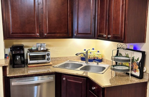 Oxford Condo | Cozy 3 Bedroom/2 Bath - less than 1 mile walk to UM Football/Baseball Stadium!