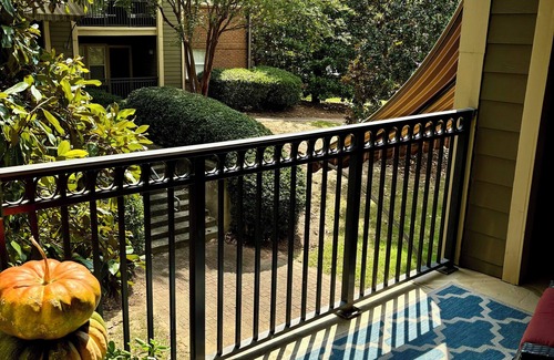 Oxford Condo | Cozy 3 Bedroom/2 Bath - less than 1 mile walk to UM Football/Baseball Stadium!