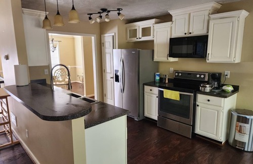 Woodstock Apartment | Cozy 3 Bedroom, 2 Bath Retreat in Woodstock