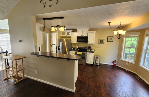 Woodstock Apartment | Cozy 3 Bedroom, 2 Bath Retreat in Woodstock