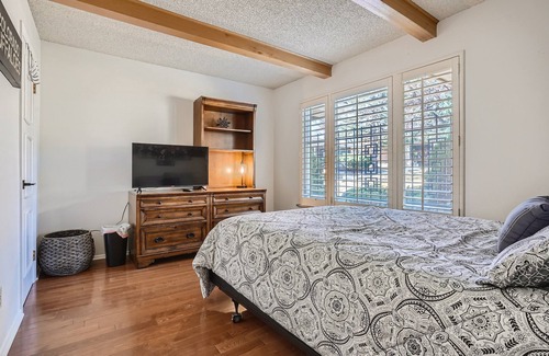 Southeast House | Cozy 3 Bedroom 3 Bath Denver