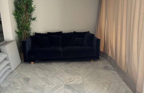 Kavouri Apartment | Cozy 3 Bedroom apartment minutes away from the Athenian Riviera.n
