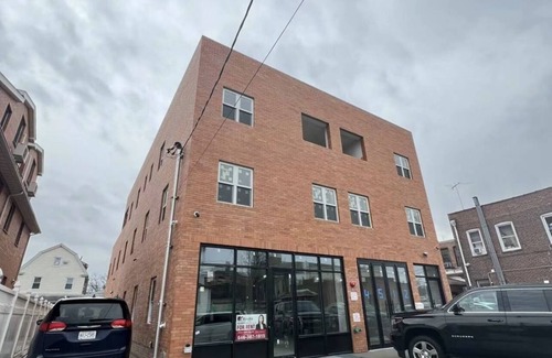 East Flushing Apartment | Cozy 3-bedroom Apartment with Huge Balcony in Delightful Queens with WiFi, AC
