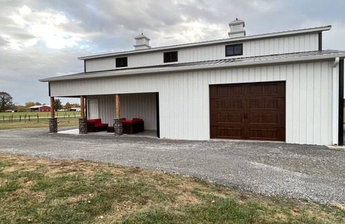 Campbellsville Cottage | Cozy 3-bedroom cottage encased by expansive country pastures!