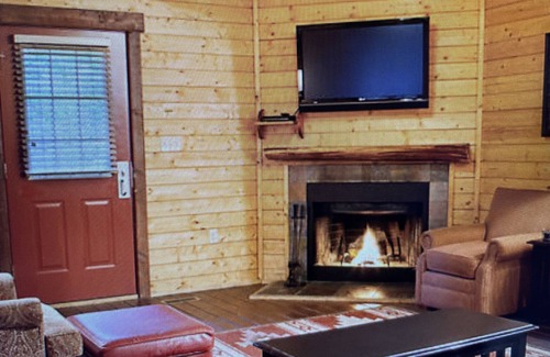 Gordonsville Cabin | Cozy 3 bedroom cabin in Shenandoah crosssing