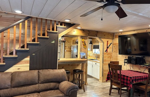 West Village Cabin | Cozy 3-bedroom cabin walking distance to Shaver Lake Village