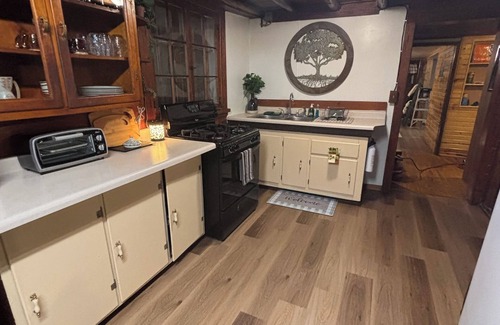 Milton Cabin | Cozy 3-bedroom cabin in charming Milton with AC