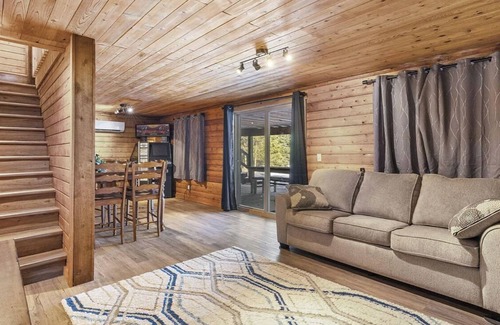 Worley Cabin | Cozy 3-bedroom cabin in fabulous Worley with AC, WiFi, and a game room.