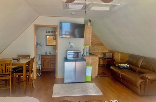 Lansing Township Cabin | Cozy 3-bedroom cabin - sleeps 10- HOT TUB- river viewn