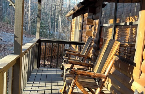 Hiawassee Cabin | Cozy 3-bedroom cabin in quaint Hiawassee with AC, WiFi