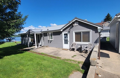 Okee Cottage | Cozy 3 Bedroom Cottage- Breathtaking Lake Views